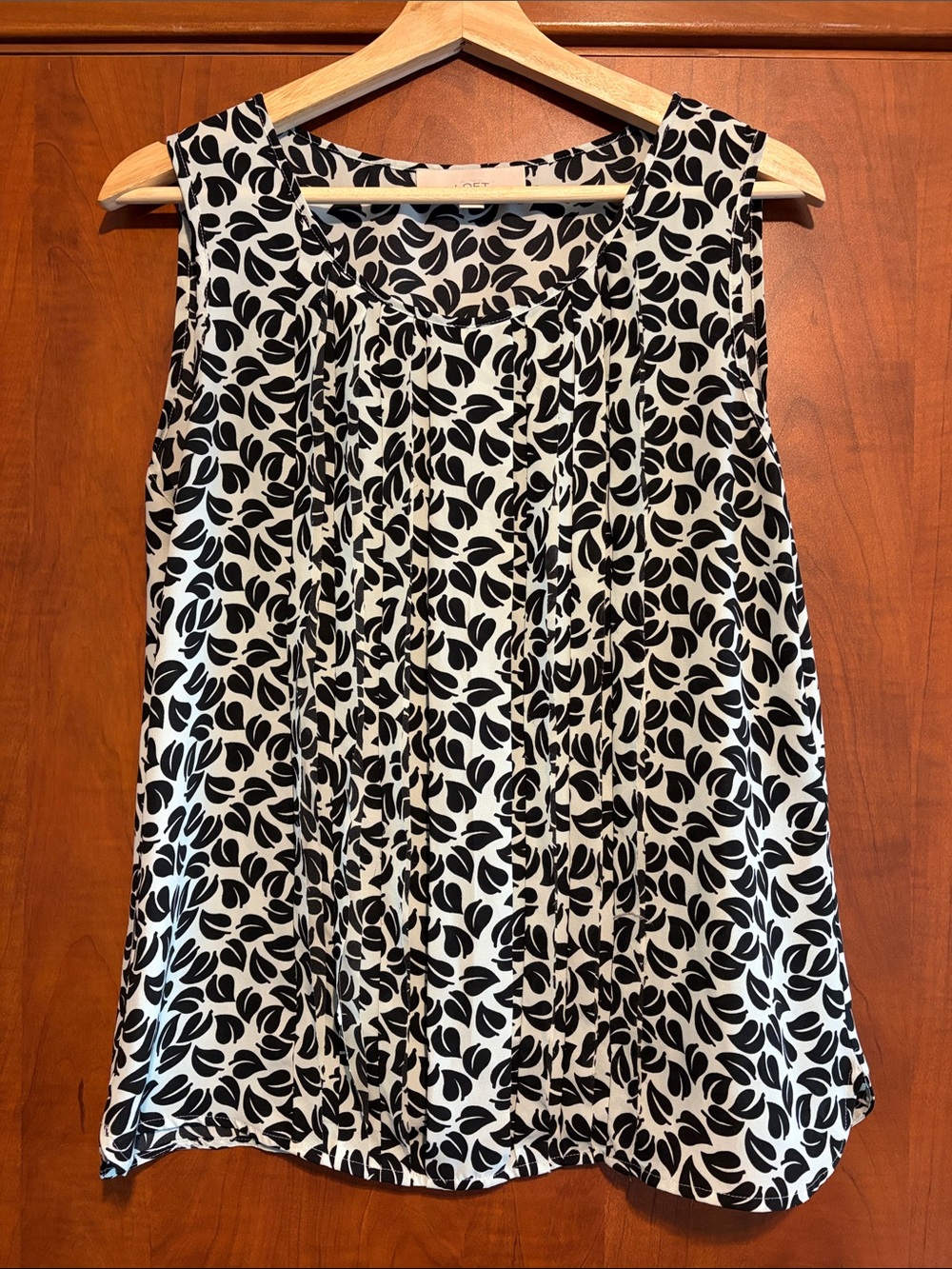 Sleeveless Black & White Leaf-Print Top